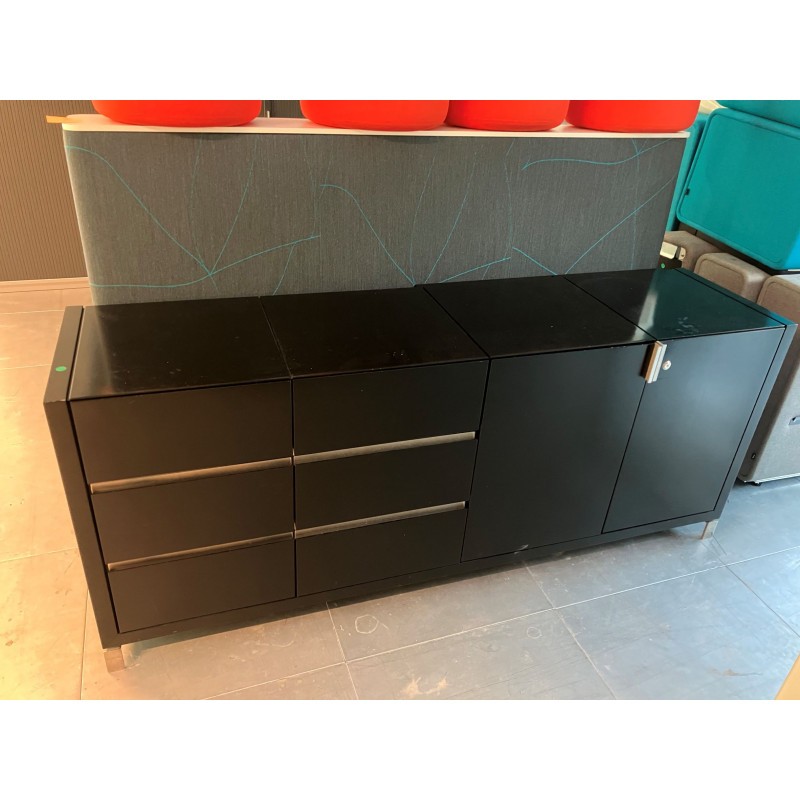 Buffet noir avec frigo