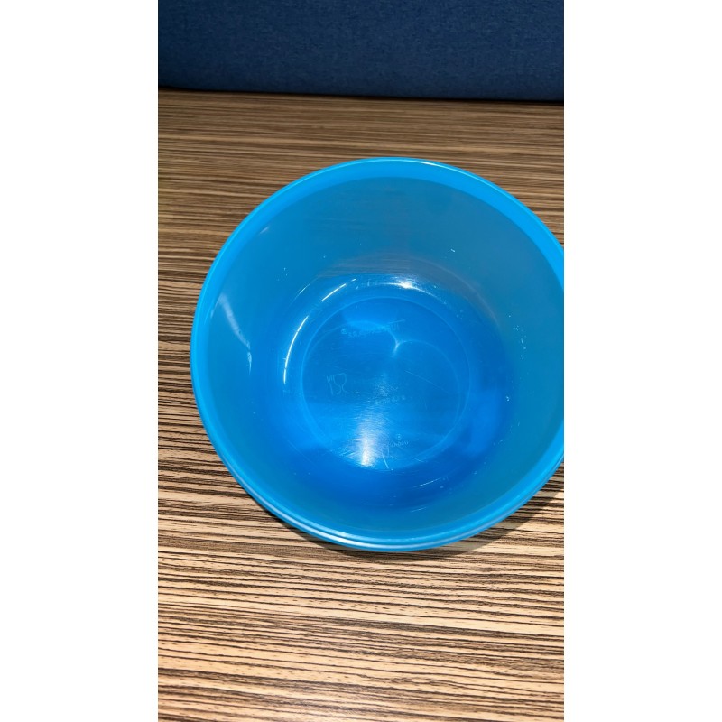 Boite en plastique bleu