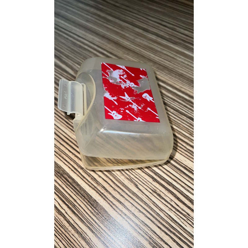 Boite en plastique (style rock)