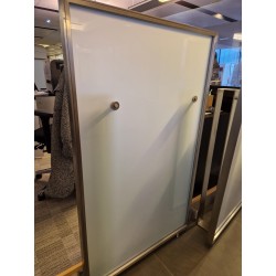 Paroi de séparation vitrée sablée