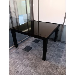 Table carré noir